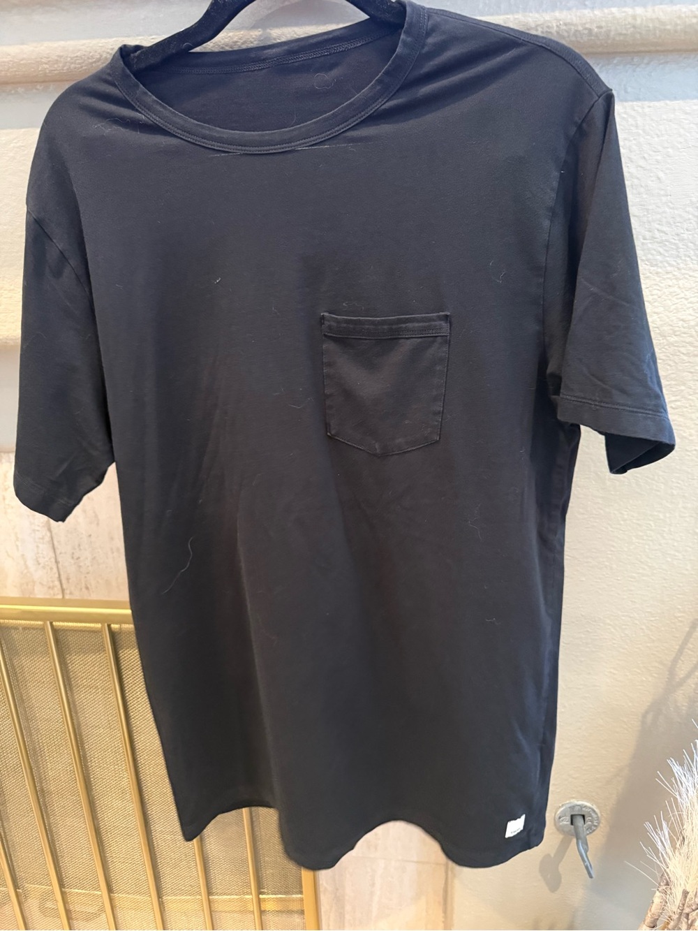 Vuori Men's Black Pocket T‑Shirt size small